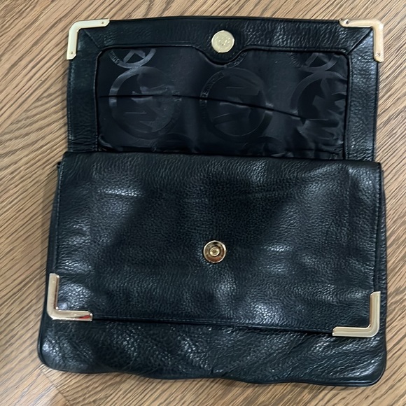 Michael Kors clutch - Picture 3 of 5